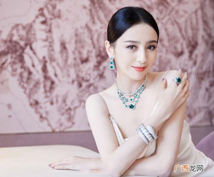 佟丽娅礼服，佟丽娅的曼妙身材真的很适合穿礼服