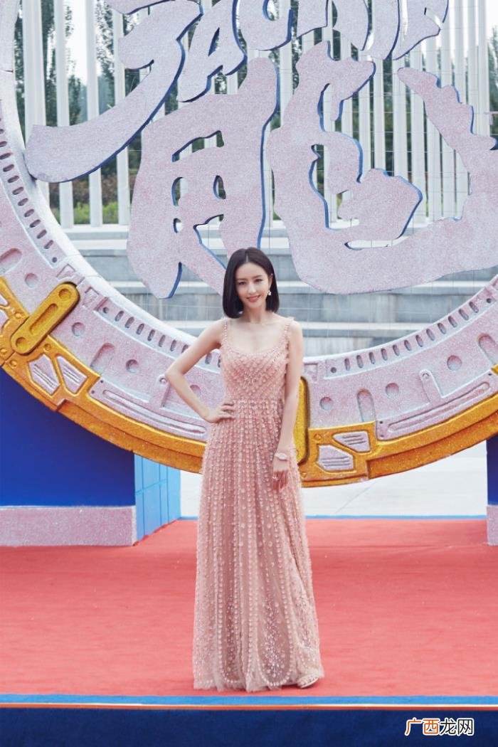 佟丽娅礼服，佟丽娅的曼妙身材真的很适合穿礼服