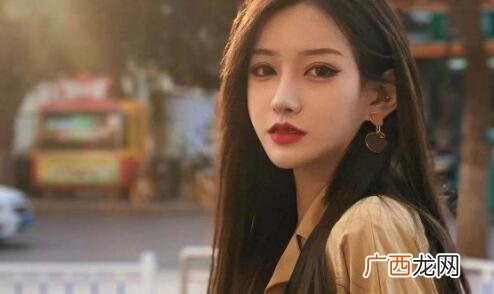 女生依赖一个人的表现，什么事都和你分享