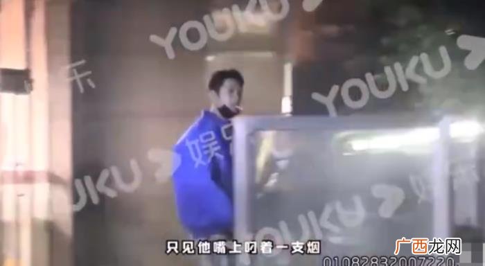 抽烟的歌手，19岁知名歌手当街抽烟和吐痰后公开道歉