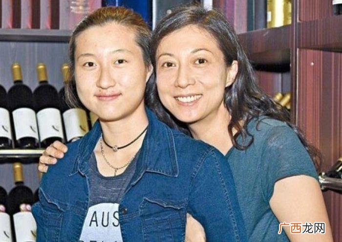成龙林凤娇，成龙和林凤娇39年婚姻却拆伙夫妻店