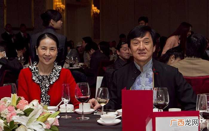 成龙林凤娇，成龙和林凤娇39年婚姻却拆伙夫妻店