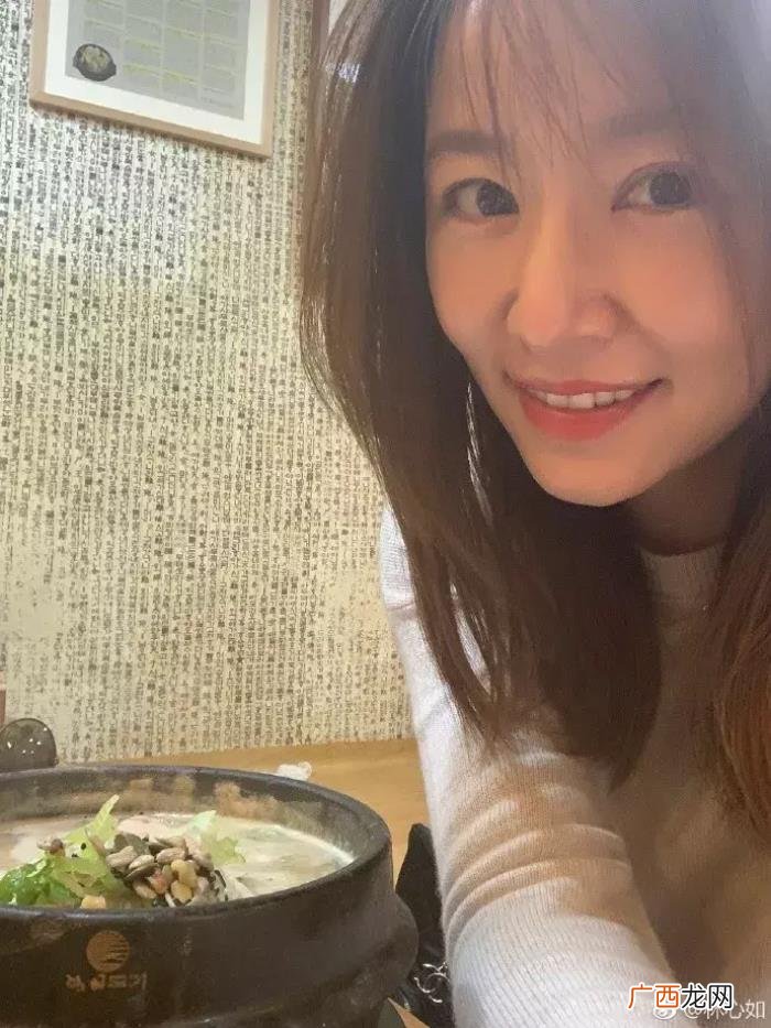 林心如粉丝，43岁林心如被粉丝偶遇后面露笑容却被嘲脸僵