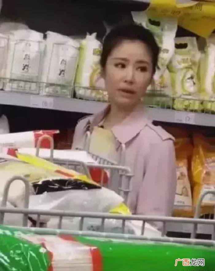 林心如粉丝，43岁林心如被粉丝偶遇后面露笑容却被嘲脸僵