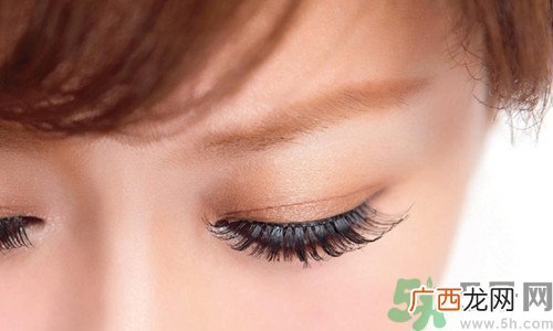 为什么睫毛膏会晕染?睫毛膏晕染怎么办