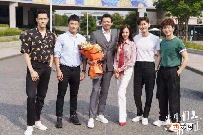 王晓晨张翰，张翰杜淳经超黄宥明携王晓晨立正以待