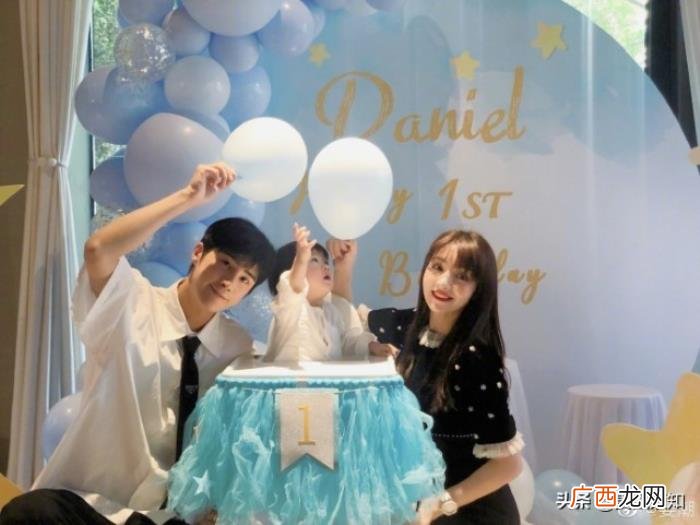 麦迪娜一家，麦迪娜晒一家三口合影庆祝33岁生日