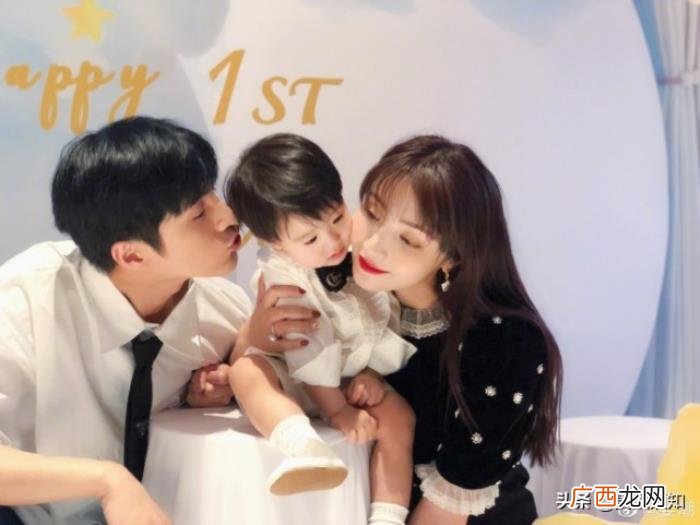 麦迪娜一家，麦迪娜晒一家三口合影庆祝33岁生日