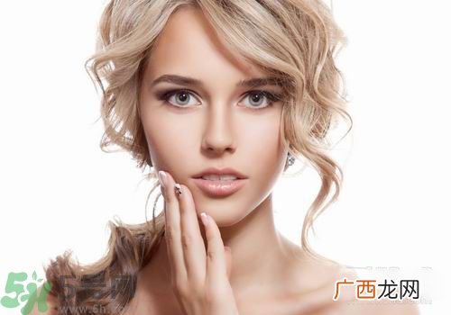 秋天嘴唇干燥怎么办？秋天嘴唇干燥吃什么？