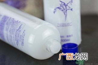娥佩兰薏仁水含酒精吗?娥佩兰薏仁水有荧光剂吗?