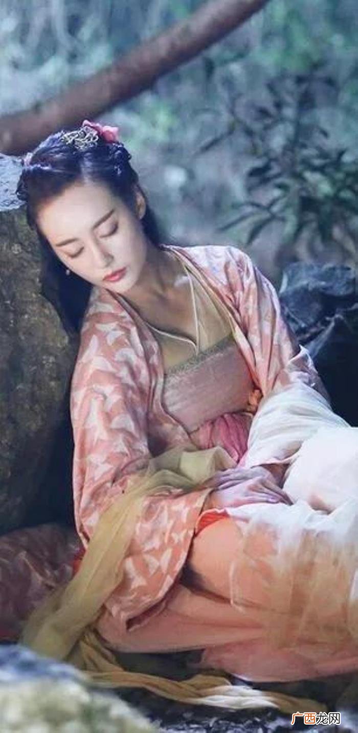 花千骨黑化，花千骨最先和霓漫天是好朋友的可是……霓漫天黑化了