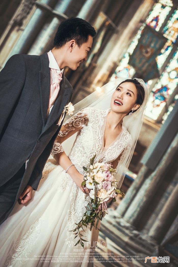 教堂式婚礼，英国教堂婚礼是如何做到传统又浪漫的