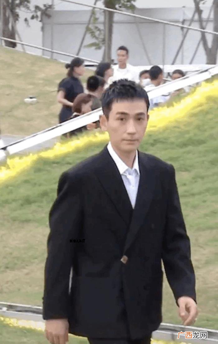 朱一龙气质，朱一龙真是把憨憨的气质拿捏得死死的