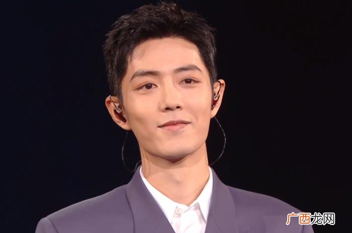 杨紫爱肖战，舞台下的杨紫也一直在为肖战加油打气