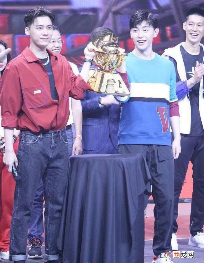邓伦李易峰，李易峰、邓伦同台互怼看出CP的甜味