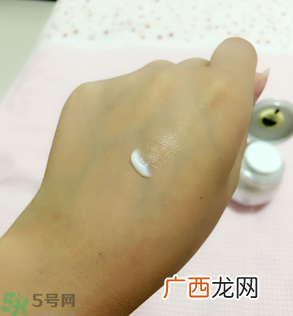 whoo后美白膏小样真假对比图 后美水分白膏小样真假辨别