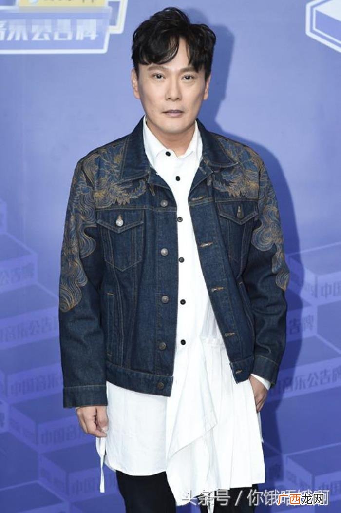 张艺兴小吗，27岁的张艺兴看起来比18岁的陈立农还要小鲜肉