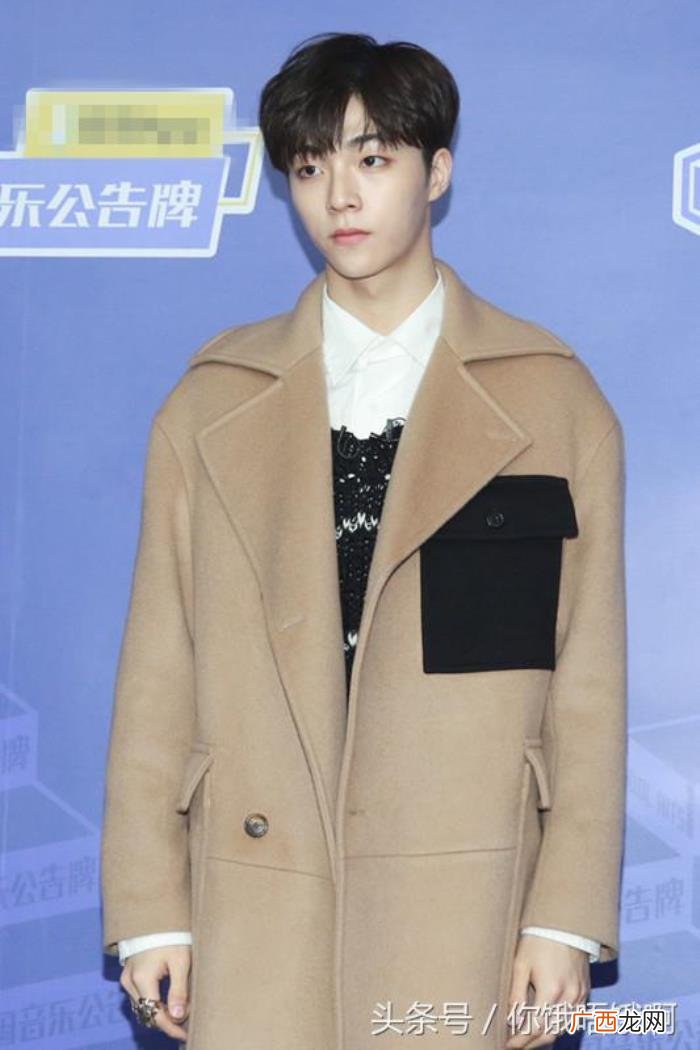 张艺兴小吗，27岁的张艺兴看起来比18岁的陈立农还要小鲜肉