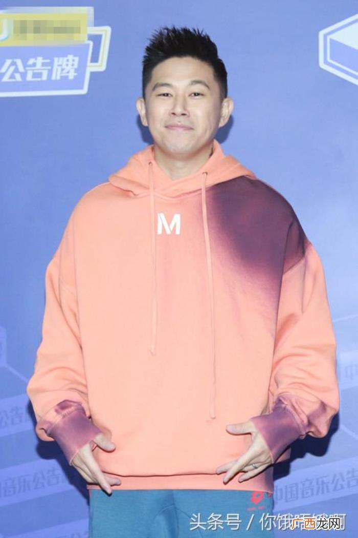张艺兴小吗，27岁的张艺兴看起来比18岁的陈立农还要小鲜肉
