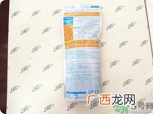 安耐晒为什么那么稀？安耐晒是水状液体的吗？