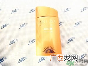 安耐晒为什么那么稀？安耐晒是水状液体的吗？