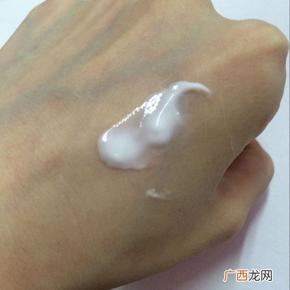 丸美眼霜效果怎么样?丸美眼霜好用吗?