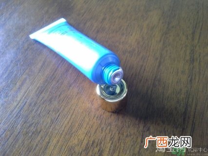 大宝眼袋霜怎么用?大宝眼袋霜使用方法