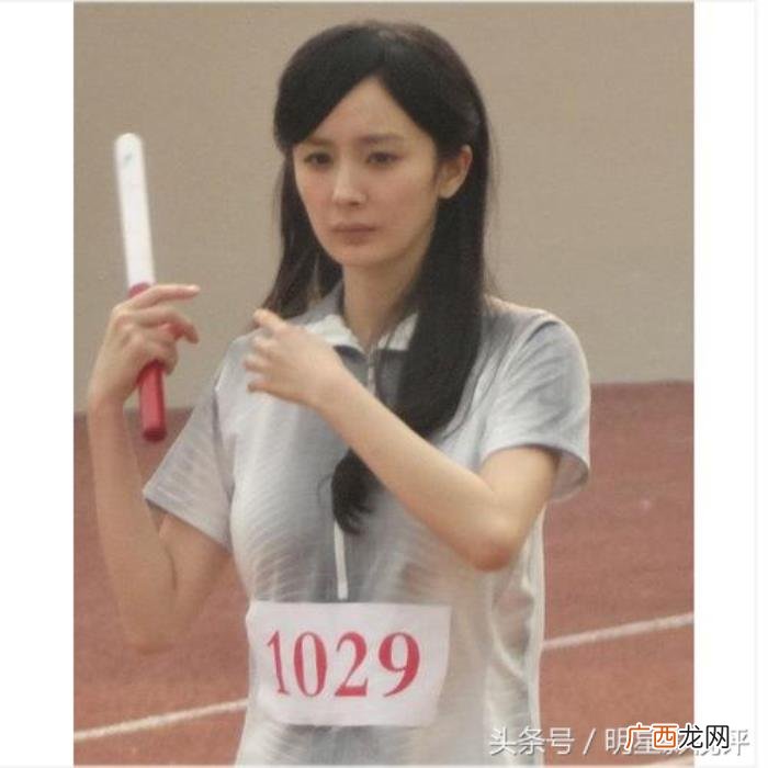 刘诗诗大学，来看看国剧四小花旦杨幂刘诗诗戚薇的大学照