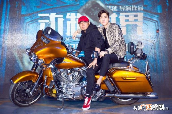李易峰邓伦，32岁李易峰和27岁邓伦难得同框比帅