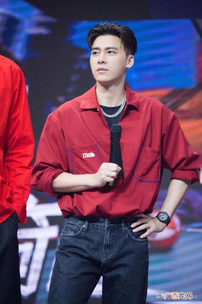 李易峰邓伦，32岁李易峰和27岁邓伦难得同框比帅