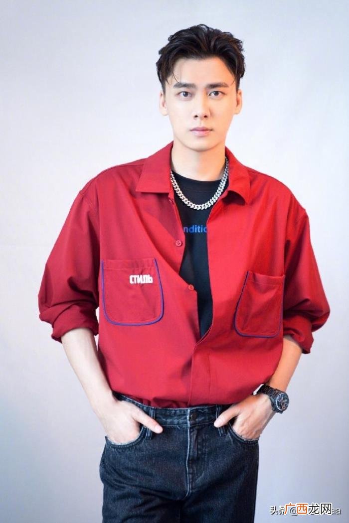 李易峰邓伦，32岁李易峰和27岁邓伦难得同框比帅
