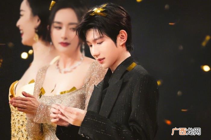 杨紫和王源，王源唐嫣倪妮杨幂杨紫神仙同框引热议