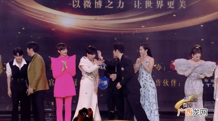 杨紫和王源，王源唐嫣倪妮杨幂杨紫神仙同框引热议