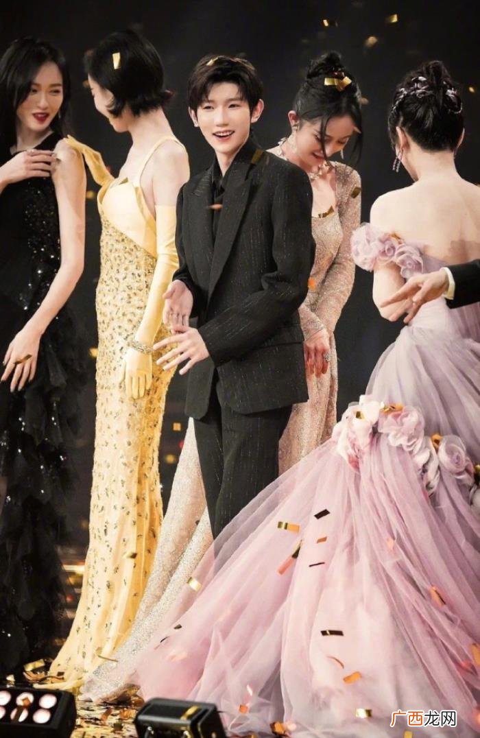 杨紫和王源，王源唐嫣倪妮杨幂杨紫神仙同框引热议