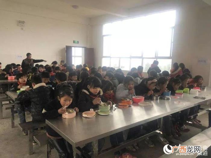 袁立的微博，袁立微博称政府不让学校使用捐赠物资