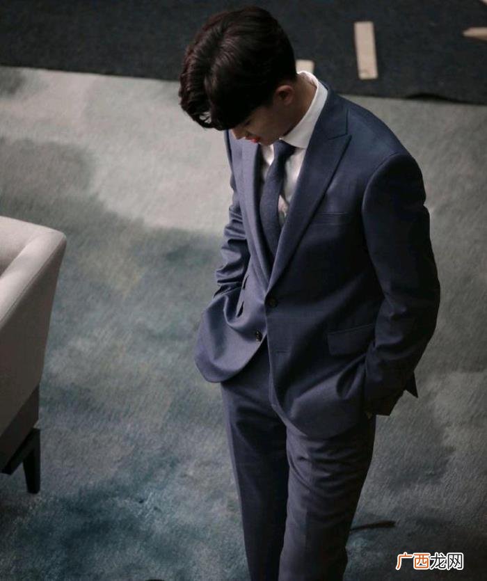 任嘉伦长相，长相帅气周正的任嘉伦饰演相貌平平的任嘉伦