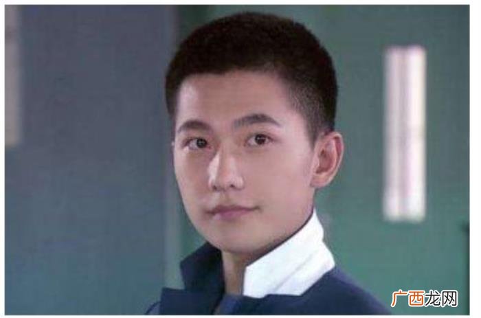 短发男寸头，也不挑身形和脸型的男士短发板寸发型