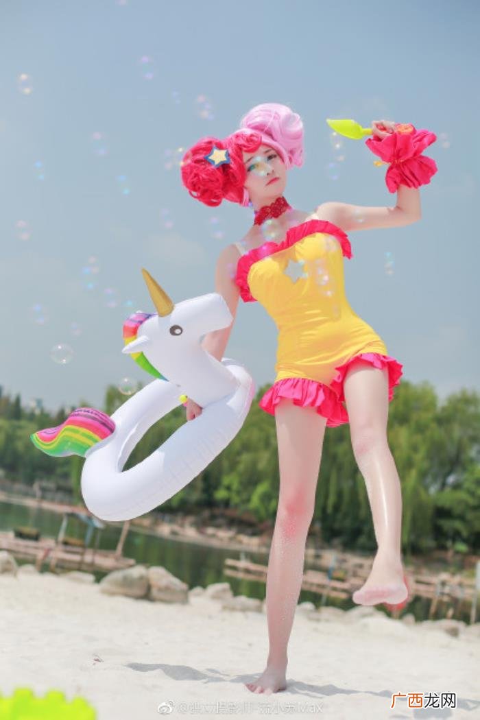小乔可爱吗,cosplaycos小乔缤纷独角兽可爱卖萌独此一家