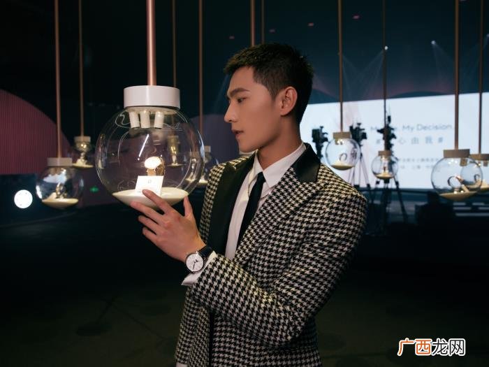 杨洋朱正廷，183cm朱正廷和180cm杨洋
