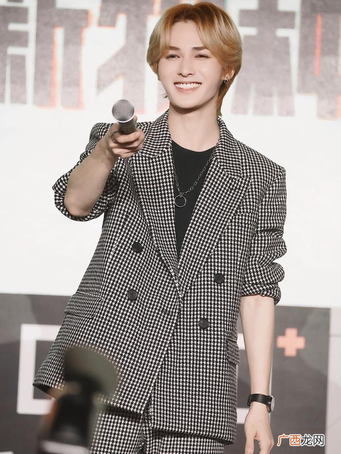 杨洋朱正廷，183cm朱正廷和180cm杨洋