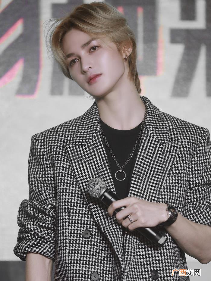 杨洋朱正廷，183cm朱正廷和180cm杨洋