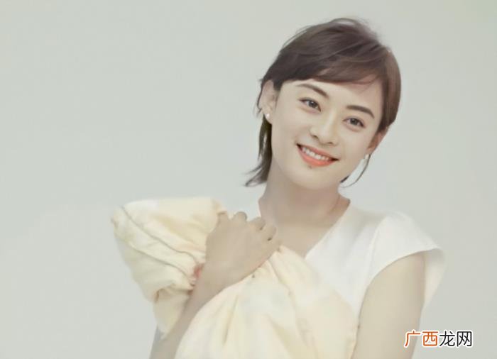 孙俪长头发，孙俪近照留长头发露美背展少女身材