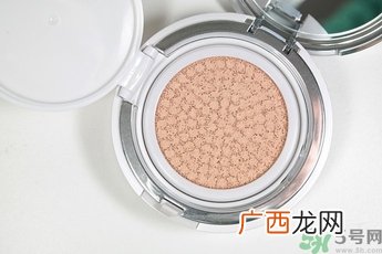 雪花秀致美润白气垫粉底液有哪些色号?雪花秀致美润白气垫粉底液试色