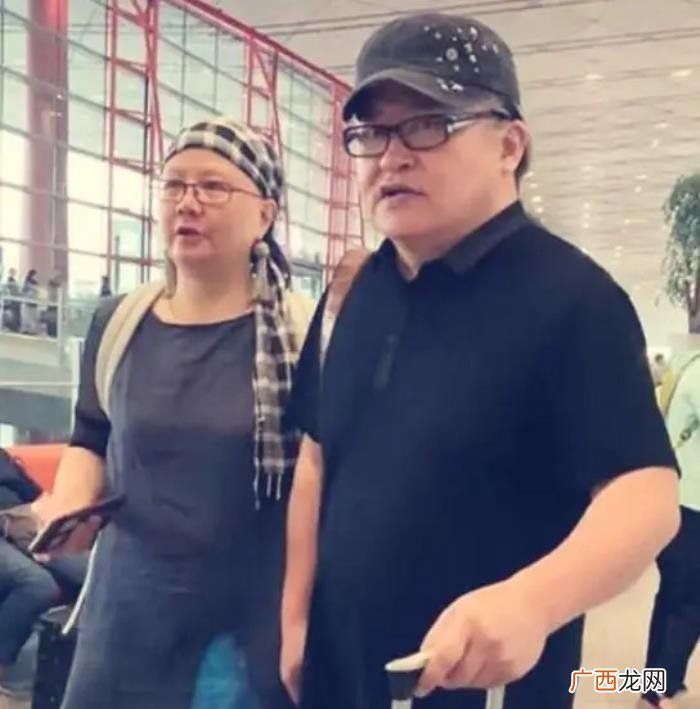刘欢的生日，刘欢妻子在菜板上为老公庆56岁生日