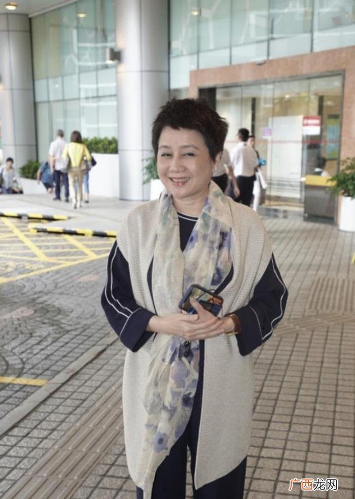何超盈婚礼,29岁何超盈婚礼改期至何鸿燊百岁之年举办