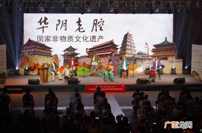 钟鼓楼广场，钟鼓楼广场不仅能看演出还能亲自上场