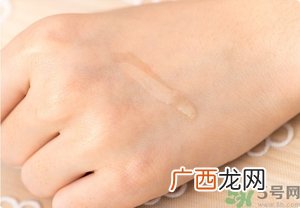 霓净思Neogence粉刺溶解精华液真假辨别图