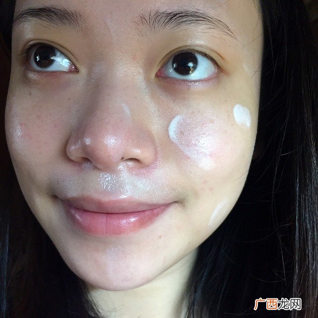 美宝莲梦幻奇迹控油透润持妆乳怎么样？好用吗？