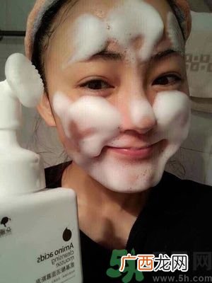 优美成分零负担清透水感凝霜适合什么年龄？优美成分零负担清透水感凝霜怎么样？