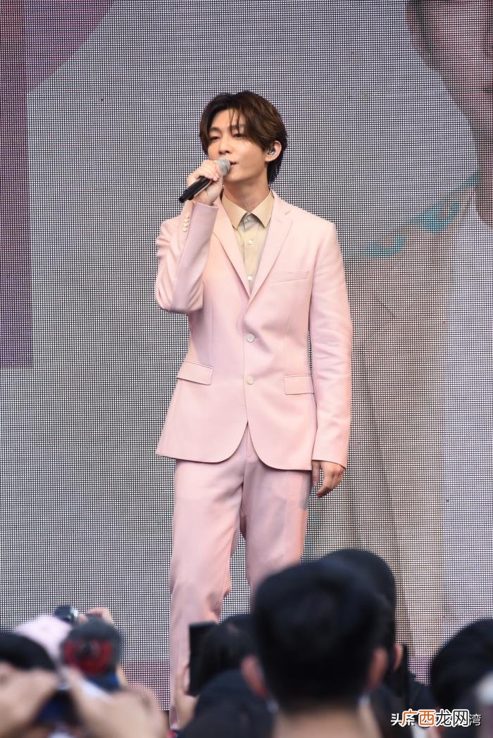 鬼鬼炎亚纶，陈嘉桦炎亚纶吴映洁出席抱抱节演唱会